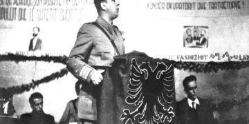 “Në Kongresin e Paqes në Helsinki, Schoeman, foli kundër metodave që u përdorën ndaj delegacionit shqiptar…”/ Zbulohet korrespodenca e Enverit me filozofin anglez Berntrand Rasëll, në ’66-ën