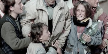 “Më 27 mars 1999, forca të mëdha militare dhe paramilitare serbe, granatuan fshatin Izbicë të Skënderajt, ku gjatë 3 ditëve qenë stehuar rreth 5 mijë banorë…”/ Lista me emrat e viktimave dhe kriminelëve serbë