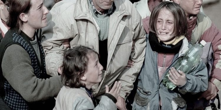 “Më 27 mars 1999, forca të mëdha militare dhe paramilitare serbe, garantuan fshatin Izbicë të Skënderajt, ku gjatë 3 ditëve qenë stehuar rreth 5 mijë banorë…”/ Lista me emrat e viktimave dhe kriminelëve serbë