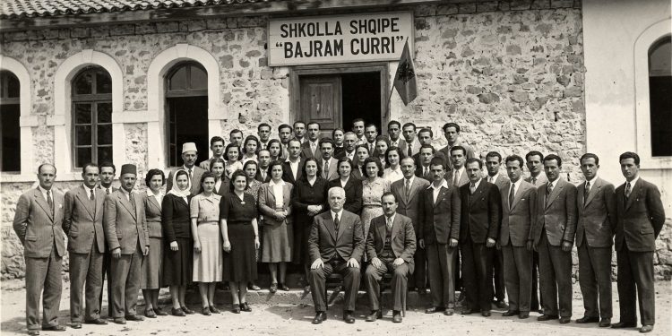 “Me kërkesën e ministrit të Arsimit Ernest Koliqi, u krijua Misioni i Jashtëzakonshëm për Arsimin në Kosovë dhe mbi 200 mësues nga Shqipëria u dërguan në…”/ Refleksionet e studiuesit të njohur