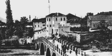 “’Varret e çikave’ janë të shenjta, aty s’duhet bërë aheng, por njëherë në një dasëm kur ahengxhinjtë filluan muzikën, nga pemët ranë gjarpërinj e…”/ Historia e pabesueshme ku prehen 5 vajza gjakovare