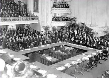 “Enver Hoxha, për interesin e tij personal, e dobësoi rolin e Shqipërisë në Konferencën e Paqes në Paris, pasi ai nuk permëndi rezistencën e Zogut në prillin e ’39-ës…”/ Refleksionet e analistit të njohur