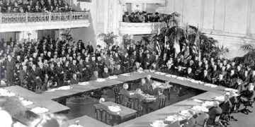 “Enver Hoxha, për interesin e tij personal, e dobësoi rolin e Shqipërisë në Konferencën e Paqes në Paris, pasi ai nuk permëndi rezistencën e Zogut në prillin e ’39-ës…”/ Refleksionet e analistit të njohur