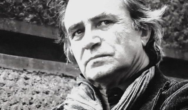 “A është e drejtë që sot ta gjykojmë teatrin shqiptar të asaj periudhe, vetëm nga prizmi i ideologjisë, duke lënë në hije arritjet e tij estetike dhe…”? / Ftesa për debat e aktorit dhe regjisorit të njohur