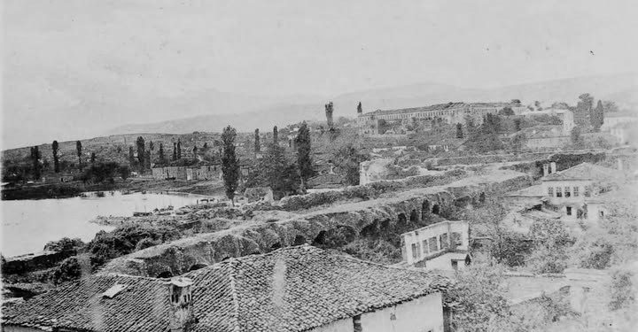 “Gjatë kthimit nga Mali i Zi nënkontesha erdhi në Shkodër dhe thotë se emrin qyteti e ka marrë nga kodra e kështjellës, pasi…” / Libri i panjohur “Brigjet lindore të Adriatikut”, që u botua në Londër