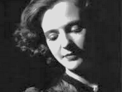“Disa ditë më vonë, kur ajo hyri në ambientin e tij të punës për ta takuar sërish, Mbreti Zog i la të gjitha dhe u ngrit ta…”/ Libri i panjohur i gazetares franceze, për Mbretëreshën Geraldinë Appony