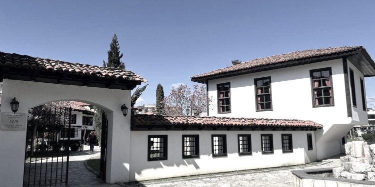 “Më 19 shtator 1999, disa ushtar të UÇK-së nën udhëheqjen e Zahadin Krasniqit, afër kufirit shqiptar, gjetën edhe kufomën e masakruar të Ruzhdi Berishës, i vrarë nga…”/ Ana e panjohur e krimeve serbe në Kosovë