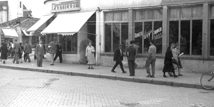 “Kundrejt atyre që do të fshehin paret e floririn, duke ua dhënë të tjerëve për shkëmbim, Pushteti ynë Popullor do të marrë masa…”/ Ndërrimi i monedhës në ’46-ën, alibia e Enver Hoxhës për zhvatjen e tregtarëve