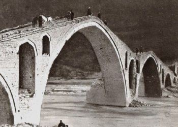 “U quajt ‘Ura e Vezirit’, për nder të Mehmet Pashë Bushatit, vezir i Shkodrës, që paria e Spasit, Pistës, Trunit, Lajthizës dhe Sakatit…”/ Historia e panjohur e urës së famëshme që komunistët i vunë minat në ‘78-ën