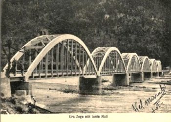 “Në linjat nga Tirana për në Kukës, Pukë, ‘Bajram Curri e Peshkopi, ndalesa e parë bëhej te ‘Kafja e Maries’ në Milot, e njohur për…”/ Historia e panjohur e Agjencisë së Transportit të Udhëtarëve në Tiranë, te “Sahati”