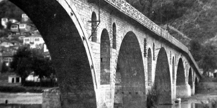 “Pasi u nis nga Rehova e Beratit dhe gjatë rrugës së Fierit kaloi në revistë divizionin ‘Siena’, natën e kaloi në një repart në periferi të Vlorës, ku…”/ Ana e panjohur e vizitës së Duçes në Shqipëri në ’41-in