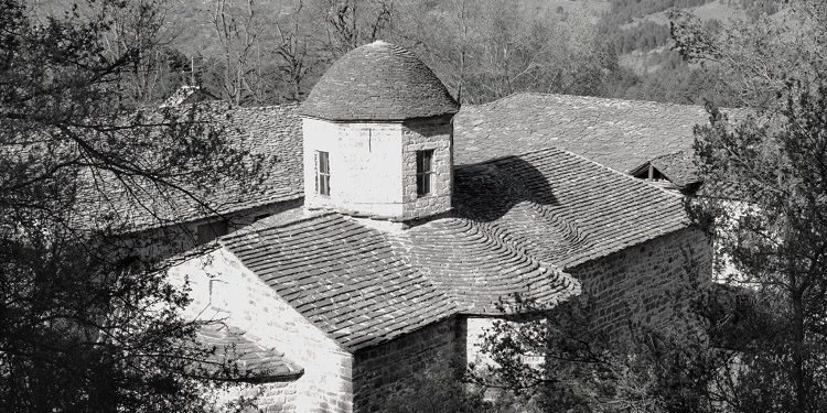 “Mbreti Zog e la pa rrogë dhe s’ia realizoi projektin për Sanatoriumin në Voskopojë, Enveri ia konfiskoi floririn dhe e lejoi të ikte vetëm në ‘68-ën…”/ Historia e trishtë e mjekut hebre, që braktisi Davosin për shqiptarët