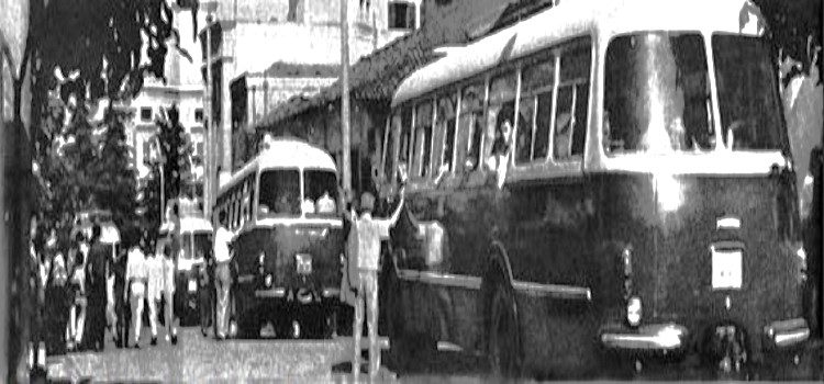 “Në linjat nga Tirana për në Kukës, Pukë, ‘Bajram Curri e Peshkopi, ndalesa e parë bëhej te ‘Kafja e Maries’ në Milot, e njohur për…”/ Historia e panjohur e Agjencisë së Transportit të Udhëtarëve në Tiranë, te “Sahati”