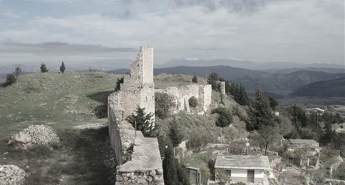 “Ka historianë që mendojnë se këtu kemi të bëjmë me një stërgjysh të Skënderbeut, i cili ishte në shërbim të sundimtarit serb të Vlorës, por ky pohim…”/ Refleksionet e shkrimtarit dhe studiuesit të njohur