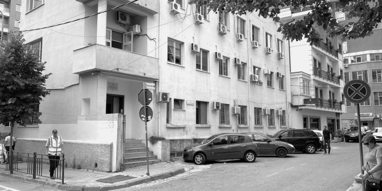 “Në katin e parë të Poliklinikës Qendrore ishte dhe sektori që i shërbente trupit diplomatik në Tiranë, ku ndihmësmjeku Engjëll Sala dhe dy infermieret shkonin…”/ Dëshmia e rrallë e Dr. Malo Mingës