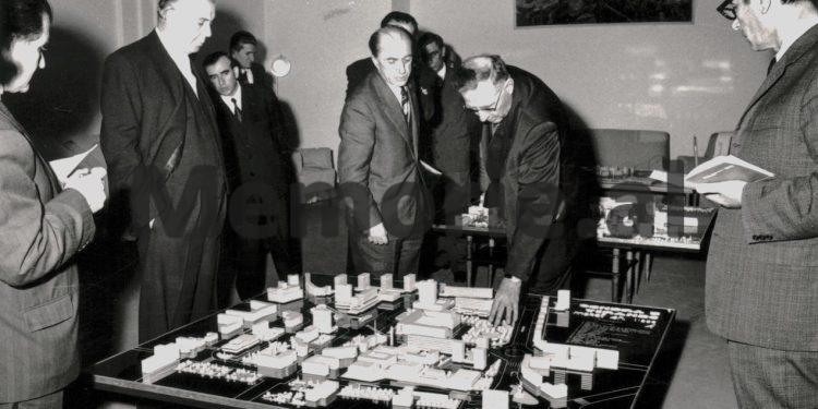 Janar 1975 / Kur Enver Hoxha merrte në ‘provim’ arkitektët dhe urbanistët për planin rregullues të Tiranës: Fotot e panjohura nga mbledhja e Byrosë Politike, ku u vendos fati i “Sheshit Skënderbej”