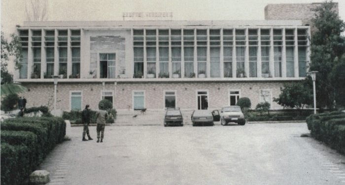 “Në ’74-ën, Koçon e larguan nga Tirana, pasi atë vit u diplomuan bijtë e ‘Bllokut’ të udhëheqjes dhe të vetë Enver Hoxhës, të cilat duhet që…”/ Historia e panjohur e arkitektit dhe urbanistit të famshëm
