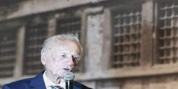 “Duke kujtuar burgjet, persekutimet dhe dhunën e genocidin etnik serb ndaj Kosovës, poezia e tij shpreh shpirtin e lënduar…”/ Refleksionet e publicists së njohur nga SHBA-ja, për poetin Agim Gjakova