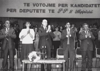 “Lidhur me grevën e Sindikatave, i dhashë udhëzimet kryeministrit Fatos Nano, por ne s’duhet ta ndërpresim veprimtarinë tonë komuniste…”/ Zbulohet raporti i Ramiz Alisë, në mbledhjen e Byrosë, 11 prill ‘91