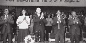 “Lidhur me grevën e Sindikatave, i dhashë udhëzimet kryeministrit Fatos Nano, por ne s’duhet ta ndërpresim veprimtarinë tonë komuniste…”/ Zbulohet raporti i Ramiz Alisë, në mbledhjen e Byrosë, 11 prill ‘91