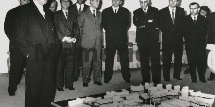 Janar 1975 / Kur Enver Hoxha merrte në ‘provim’ arkitektët dhe urbanistët për planin rregullues të Tiranës: Fotot e panjohura nga mbledhja e Byrosë Politike, ku u vendos fati i “Sheshit Skënderbej”