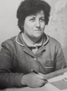 “Gjatë një ekspozite te Klubi i Lidhjes së Shkrimtarëve, kur Enver Hoxha e pyeti Foto Stamon; si jeni me bojrat, ai u tregua kurajoz dhe…”/ Dëshmia e ish-shitëses që furnizonte piktorët me materialet që vinin nga jashtë