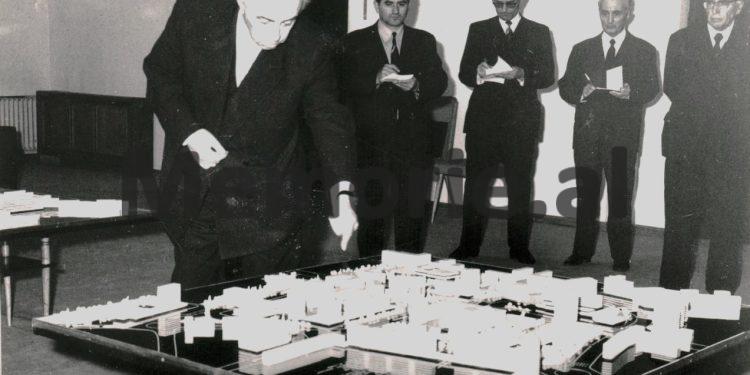 Janar 1975 / Kur Enver Hoxha merrte në ‘provim’ arkitektët dhe urbanistët për planin rregullues të Tiranës: Fotot e panjohura nga mbledhja e Byrosë Politike, ku u vendos fati i “Sheshit Skënderbej”