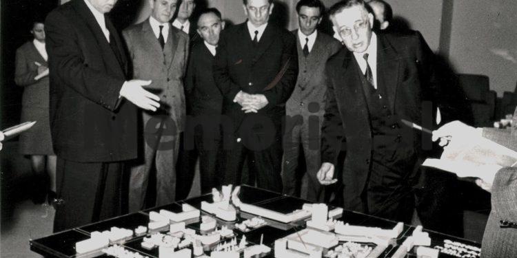 Janar 1975 / Kur Enver Hoxha merrte në ‘provim’ arkitektët dhe urbanistët për planin rregullues të Tiranës: Fotot e panjohura nga mbledhja e Byrosë Politike, ku u vendos fati i “Sheshit Skënderbej”