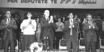 “Unë s’mund të merrem me mbjelljet e pranverës, në lagje, si gjithë të tjerët do të punojmë, paga jonë do jetë 7 mijë lekë, se ne s’marrim as një mijë lekëshin e luftës…”/ Fjala e Pali Miskës në Byro, 6 mars 1991