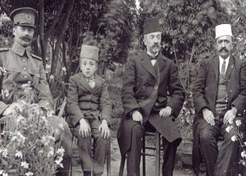 “Para se t’i ngrinin monumentin në qendër të qytetit, populli i Elbasanit i ka bërë Aqif Pashës edhe një…”/ Refleksionet e studiuesit dhe historianit të njohur nga Zvicra, për patriotin e famshëm