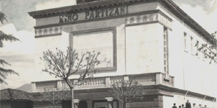 “Në ’74-ën, Koçon e larguan nga Tirana, pasi atë vit u diplomuan bijtë e ‘Bllokut’ të udhëheqjes dhe të vetë Enver Hoxhës, të cilat duhet që…”/ Historia e panjohur e arkitektit dhe urbanistit të famshëm