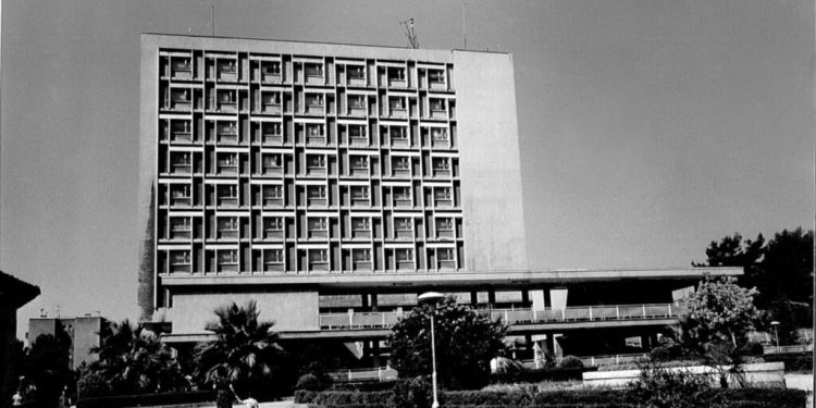 “Tirana po zhvillohet më shumë nga jugë-perëndimi, d.m.th. drejt fushës dhe shumë pak drejt kodrave të bukura të lindjes, rrëzë Dajtit, pasi…”/ Diskutimi i arkitektit të njohur, Sokrat Moskë, në vitin 1971