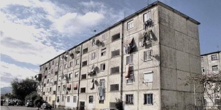 “Në Tiranë kemi 15 mijë kërkesa për strehim, 6 mijë janë në rrezik shembjeje, janë liruar edhe nga burgjet, më erdhi Liri Belishova me Halim Ramohiton…”/ Fjala e Llambi Gegpriftit në mbledhjen e Byrosë, 6 mars ‘91