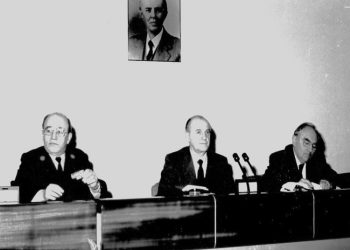 “Rreth 2-3 mijë veta në Vlorë rrëmbyen anijet dhe ikën në Itali, sekretari i parë s’guxoi të dalë përpara e t’u flasë, por kur vajti Azem Hajdari…”/ Zbulohet fjala e Ramiz Alisë në mbledhjen e Byrosë, 6 mars ‘91
