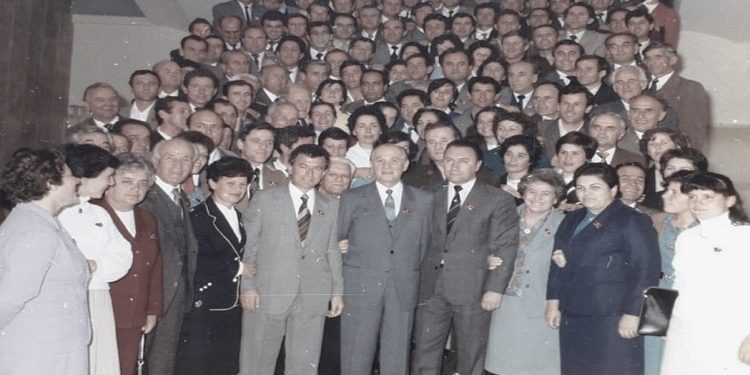 “Politika s’bëhet me inat, pasi që nga koha e luftës në SHBA-ës kanë ndryshuar 15 administrata, por me këtë s’dua të them se do vendosim marrëdhënie me…”/ Fjala e Ramiz Alisë në Byro, 25 dhjetor ’89