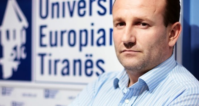 “Ku e gjente kurajën Bilal Xhaferi, djali i një njeriu të pushkatuar si ‘armik i regjimit komunist’, të kritikonte shkrimtarin më të madh…”?/ Refleksionet e botuesit të njohur; Libri ‘Kadare i denoncuar’, si kod