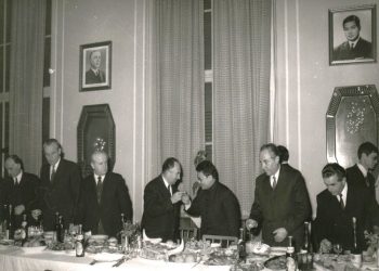 “Më 15 mars 1949, rreth 20 deputetë të mbështetur nga zyrtarë të lartë të Partisë Komuniste, i dorëzuan një memorandum Enver Hoxhës, për lirimin nga burgu të Koçi Xoxes…”/ Dokumentet sekrete të CIA-s