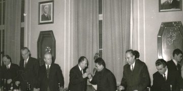 “Më 15 mars 1949, rreth 20 deputetë të mbështetur nga zyrtarë të lartë të Partisë Komuniste, i dorëzuan një memorandum Enver Hoxhës, për lirimin nga burgu të Koçi Xoxes…”/ Dokumentet sekrete të CIA-s