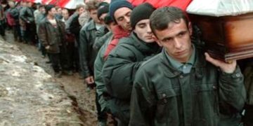 “Në masakrën e Prekazit të Skenderajt, më 5 – 7 mars 1998, u vranë 59 shqiptarë, nga të cilët 55 nga lagjja e Jasharajve…”. Dëshmia e publicistit të njohur për masakrat serbe në Kosovë, 1998-‘99
