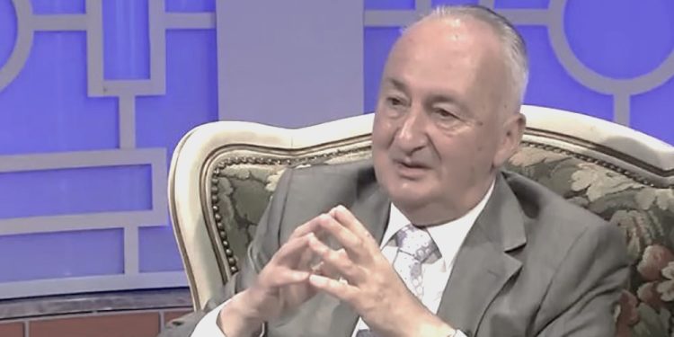 “Zemra nuk plaket nga mosha, por nga mungesa e lëvizjes dhe…”/ Refleksione mbi estetikën e ligjërimit të Prof. Dr. Spiro Qirko