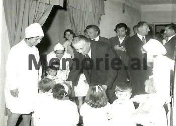 “Gjatë vitit 1971, mortaliteti te fëmijët 0-1 vjeç ka qenë shumë i lartë, pasi kanë vdekur 7.027 foshnje!” / Zbulohet dokumenti i vitit ’72 që alarmoi udhëheqjen e PPSH-së