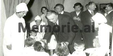 “Gjatë vitit 1971, mortaliteti te fëmijët 0-1 vjeç ka qenë shumë i lartë, pasi kanë vdekur 7.027 foshnje!” / Zbulohet dokumenti i vitit ’72 që alarmoi udhëheqjen e PPSH-së