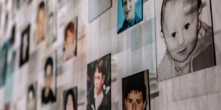 “Njësitë kriminale serbe në atë operacion të furishëm plaçkitën, dogjën e shkrumbuan 245 shtëpi të lagjes ‘Tusus’, i ndanin burrat nga gratë dhe fëmijët, ekzekutuan 25 meshkuj…”/ Masakra serbe e 26 majit ‘99
