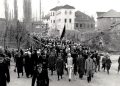 “Në ’41-in kur hynë italianët në Gjakovë, gjyshja me fëmijët iu bashkuan turmës që u brohoriste ‘Rroftë Shqipëria’, ‘Poshtë Jugosllavia’, ‘Rroftë Hitleri’, ‘Rroftë Musolini’…”/ Kujtimet e mbesës së Fadil Hoxhës