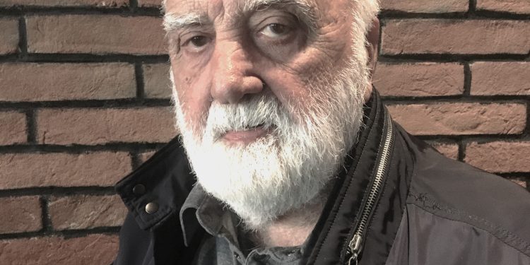 “Gjatë përurimit të ekspozitës, Enver Hoxha takoi edhe dy artistët kinezë që e shoqëronin atë, piktorin Lao Çun Pin dhe skulptorin Çan Su In, por ata nuk ishin autorët…”/ Dëshmia e Kujtim Buzës