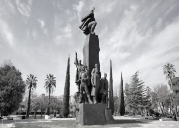 “Bëhen rite fetare në Dhërmi e në Himarë, vendosen kryqe, turistët që vijnë janë të asfalisë greke, por shoku Dhimitër Çili nuk…”/ Raporti sekret i Halil Haskos nga Vlora për Ramiz Alinë, 20 shtator 1990