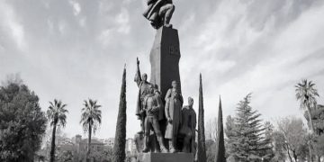 “Bëhen rite fetare në Dhërmi e në Himarë, vendosen kryqe, turistët që vijnë janë të asfalisë greke, por shoku Dhimitër Çili nuk…”/ Raporti sekret i Halil Haskos nga Vlora për Ramiz Alinë, 20 shtator 1990