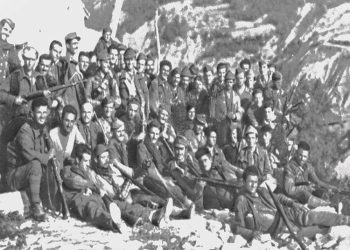“Mes mbështetësve të kësaj lëvizjeje ishte edhe Enver Hoxha, i cili duke qenë i varfër, është mbajtur financiarisht kur ishte në Paris nga Said Kryeziu…”/ Raporti sekret i ushtarakut britanik