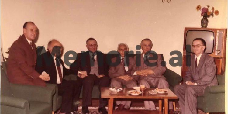 “Populli i Tropojës kishte dëshirë dhe ma ka lanë porosi për t’ju a transmetuar juve, shoku Ramiz, që të bëni një vizitë në këtë rreth, pasi…”/ Zbulohet proces-verbali i mbledhjes së Byrosë, 6 qershor 1989