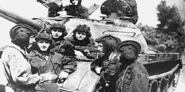 “Anija ‘Petrovski’ e regjistruar në BRSS, gjatë lundrimit ndaloi në Durrës mes datave 10 dhe 15 janar 1952, ku shkarkoi 12 tanke të një tipi të ri, që ngjanin me modelin T-34…”/ Dokumentet sekrete të CIA-s